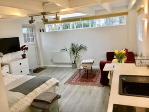 1 bedroom, desk, iron/ironing board, free WiFi