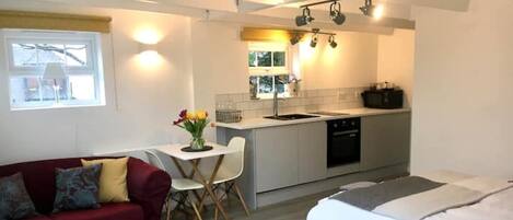 1 bedroom, desk, iron/ironing board, free WiFi