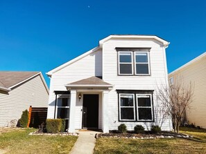 Exterior - Rock n* Roll Haven RUOFF 4BD (Noblesville)