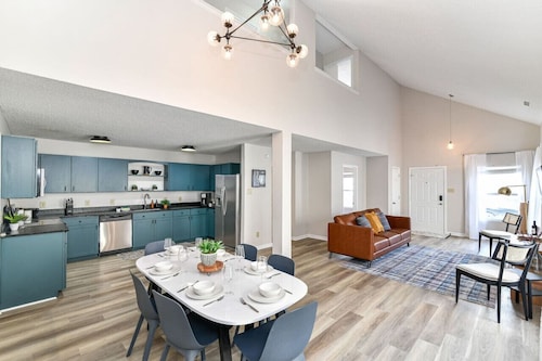 Rock n* Roll Haven RUOFF 4BD