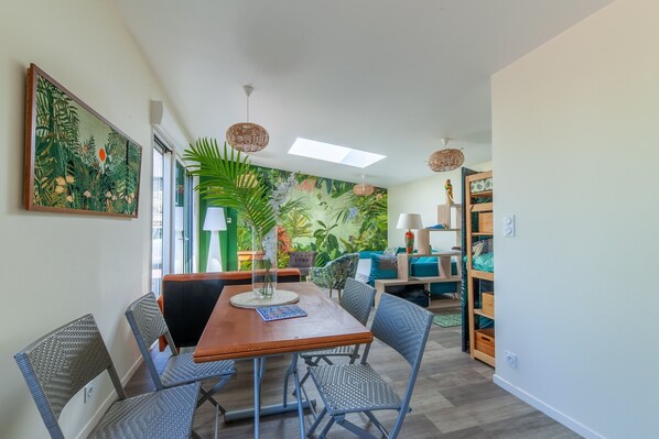 Dining - La Halte des Miquelots - Appt avec jardin (Vains)