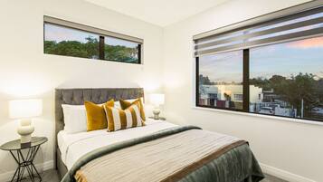 4 bedrooms, desk, iron/ironing board, free WiFi