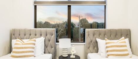 4 bedrooms, desk, iron/ironing board, free WiFi