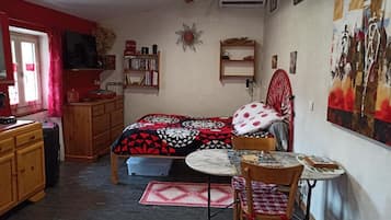 1 soverom, strykejern/-brett, reiseseng for barn og wi-fi (inkludert)