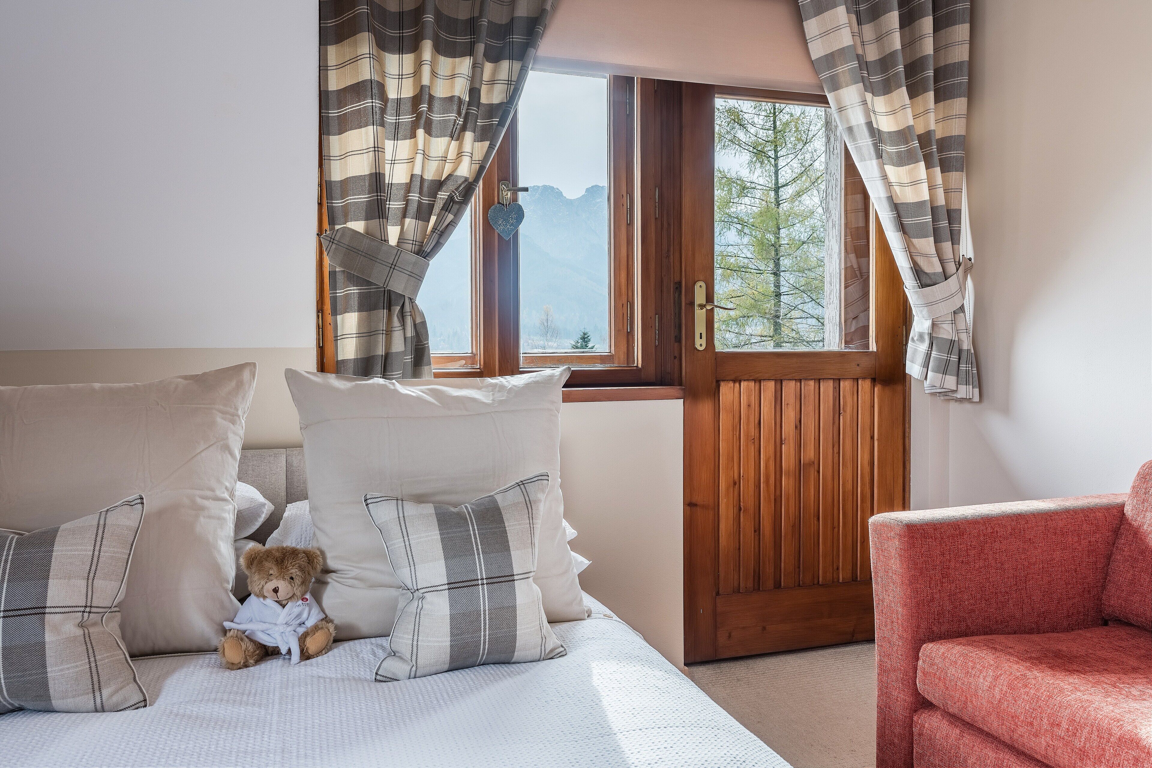 5 chambres, espace de travail pour ordinateur portable