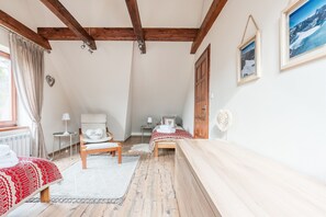 5 bedrooms, laptop workspace, iron/ironing board, free WiFi