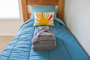 4 habitaciones, tabla de planchar con plancha, wifi y ropa de cama 