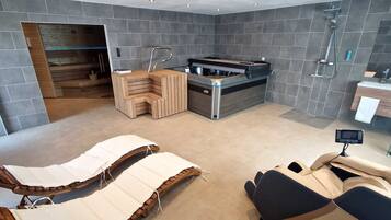 Sauna dan hot tub
