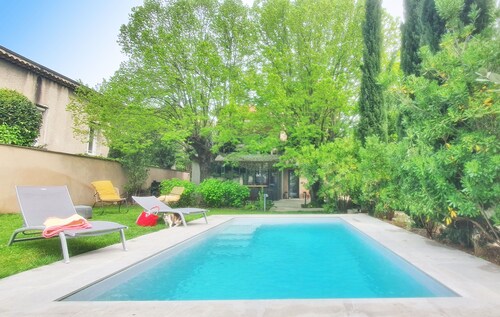 Villa piscine, jardin arboré, proche centre ville