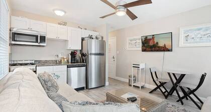 210 33rd Unit 2 Parking - Beach 2 Blocks Away!