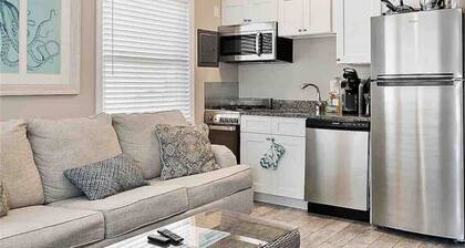 210 33rd Unit 2 Parking - Beach 2 Blocks Away!