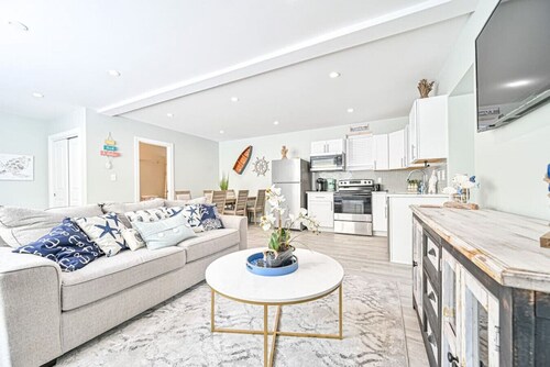 318 E Youngs Ave Unit 1  Seaside Serenity: Salty Shore Retreat