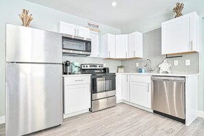 Fridge, microwave, oven, stovetop - 318 E Youngs Ave Unit 1  Seaside Serenity: Salty Shore Retreat (Wildwood)