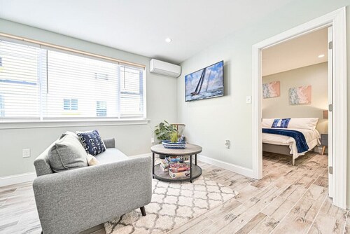 318 E Youngs Ave Unit 3 Serene Seaside Retreat: Salty Shore