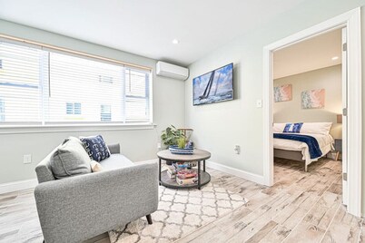 318 E Youngs Ave Unit 3 Serene Seaside Retreat: Salty Shore
