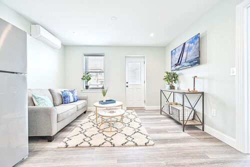 318 E Youngs Ave Unit 5  Salty Shore Oasis: Spectacular Retreat