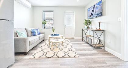 318 E Youngs Ave Unit 5 Salty Shore Oasis: Spectacular Retreat