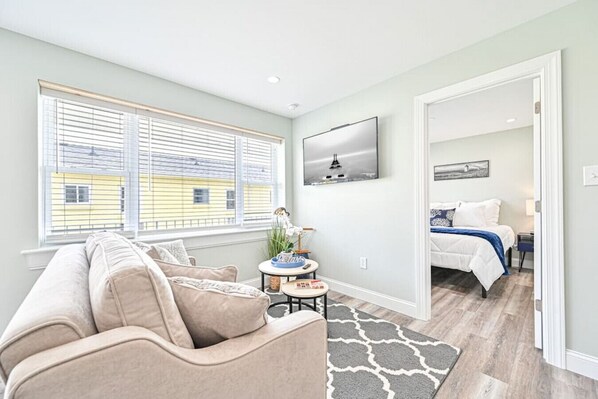 TV - 318 E Youngs Ave Unit 6  Salty Shore Serenity: Beachside Bliss (Wildwood)