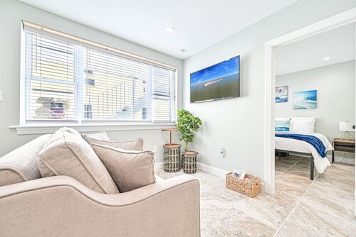 318 E Youngs Ave Unit 2 Seaside Retreat: Salty Shore Getaway