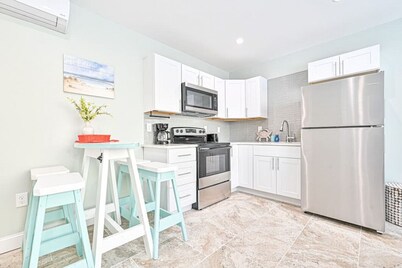318 E Youngs Ave Unit 2 Seaside Retreat: Salty Shore Getaway