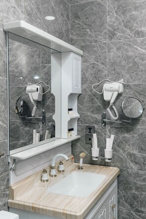 Deluxe Double or Twin Room | Bathroom | Shower, designer toiletries, hair dryer, bathrobes