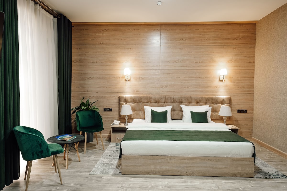 Luxury Double Room | Desk, laptop workspace, soundproofing, free WiFi
