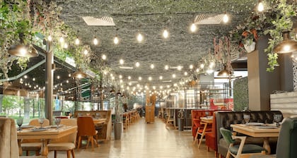 Central Palace Halal Hotel