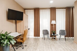 Deluxe Double or Twin Room | Desk, laptop workspace, soundproofing, free WiFi - Central Palace Halal Hotel (Tashkent)