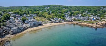 1BR with Private Deck + Ocean Views· Private Parking · King Bed