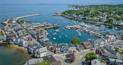 2BR/2.5Bath|KING Suite|Balcony|Reserved Parking!