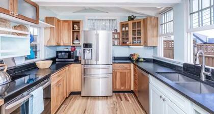 3BR/2 BA Harborside Home · Fenced Backyard+Grill · Ocean Views