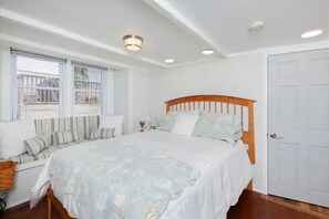 3 bedrooms, desk, iron/ironing board, free WiFi - 3BR/2 BA Harborside Home · Fenced Backyard+Grill · Ocean Views (Gloucester)