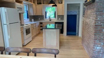 ثلاجة، ميكروويف، فرن، موقد طهي مسطح