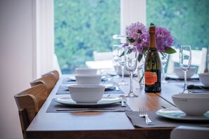 Microwave, oven, stovetop, dishwasher - Penlan - 3 Bedroom Cottage - Saundersfoot (Saundersfoot)