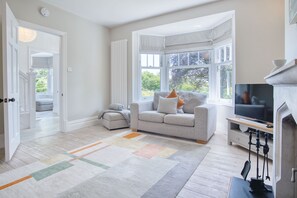 32-inch Smart TV with cable channels, TV, fireplace