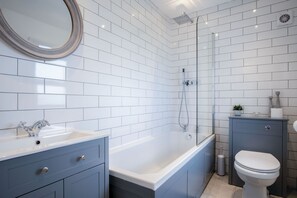 Cottage (3 Bedrooms) | Bathroom | Combined shower/bathtub, towels - Penlan - 3 Bedroom Cottage - Saundersfoot (Saundersfoot)