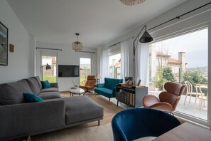 Smart-TV, Videospiele, Bücher, Musikbibliothek