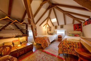 1 quarto, individualmente decorados, individualmente mobiliados