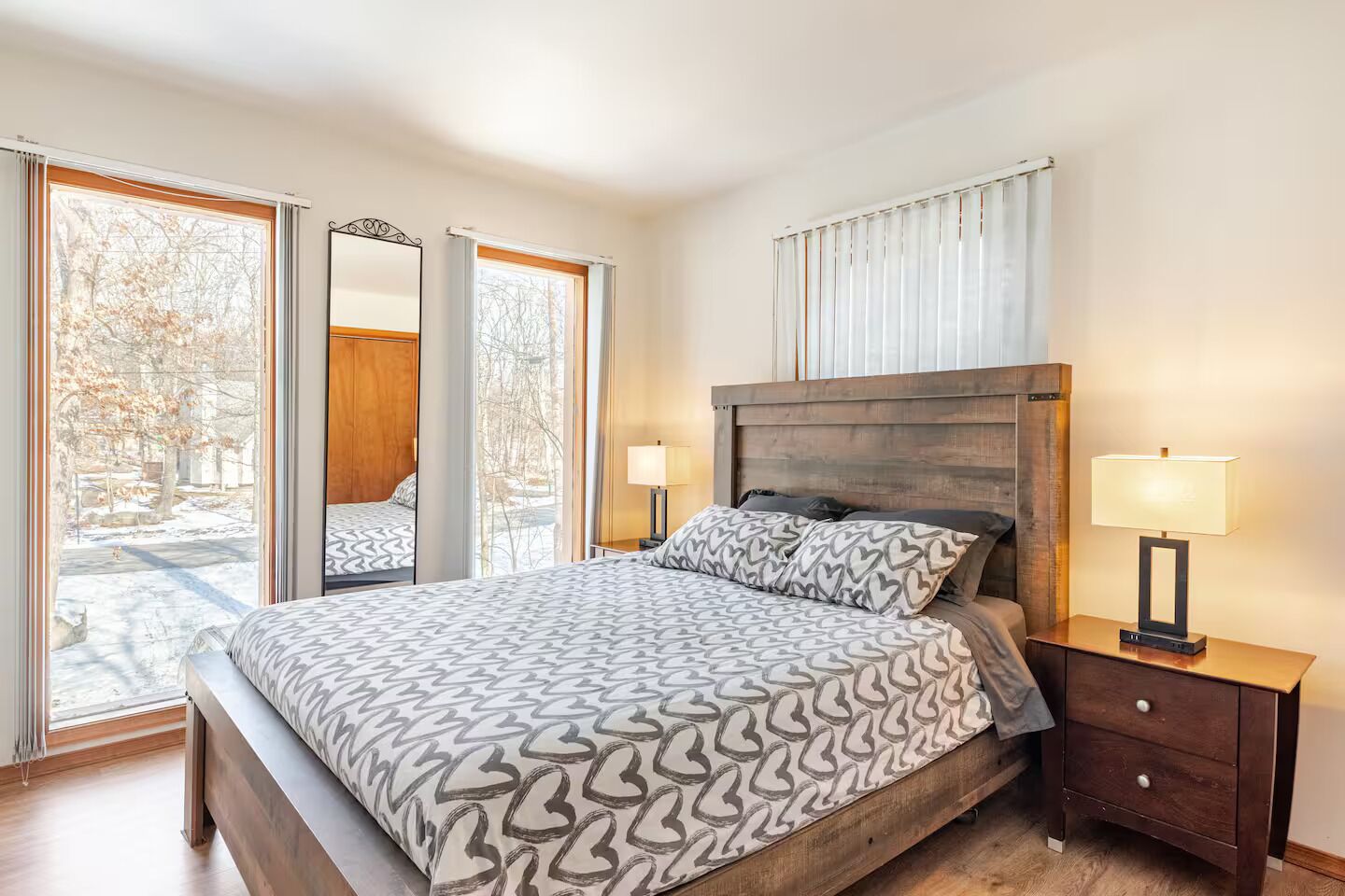 3 Schlafzimmer, Schreibtisch, Bügeleisen/Bügelbrett, Reisekinderbett