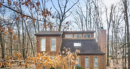 Private Wooded Escape w/ Hot Tub + Fire Pit