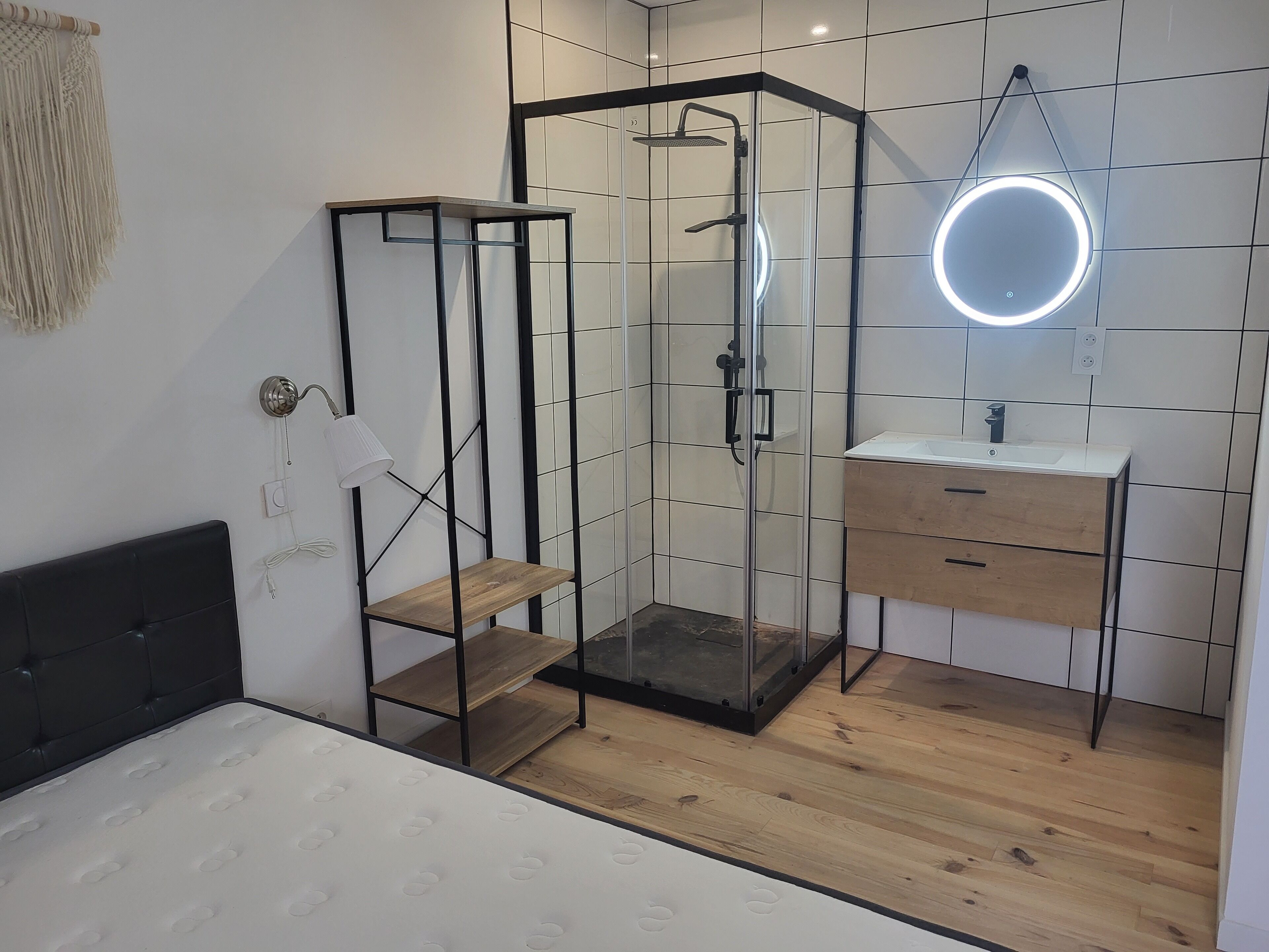 Douche, serviettes fournies