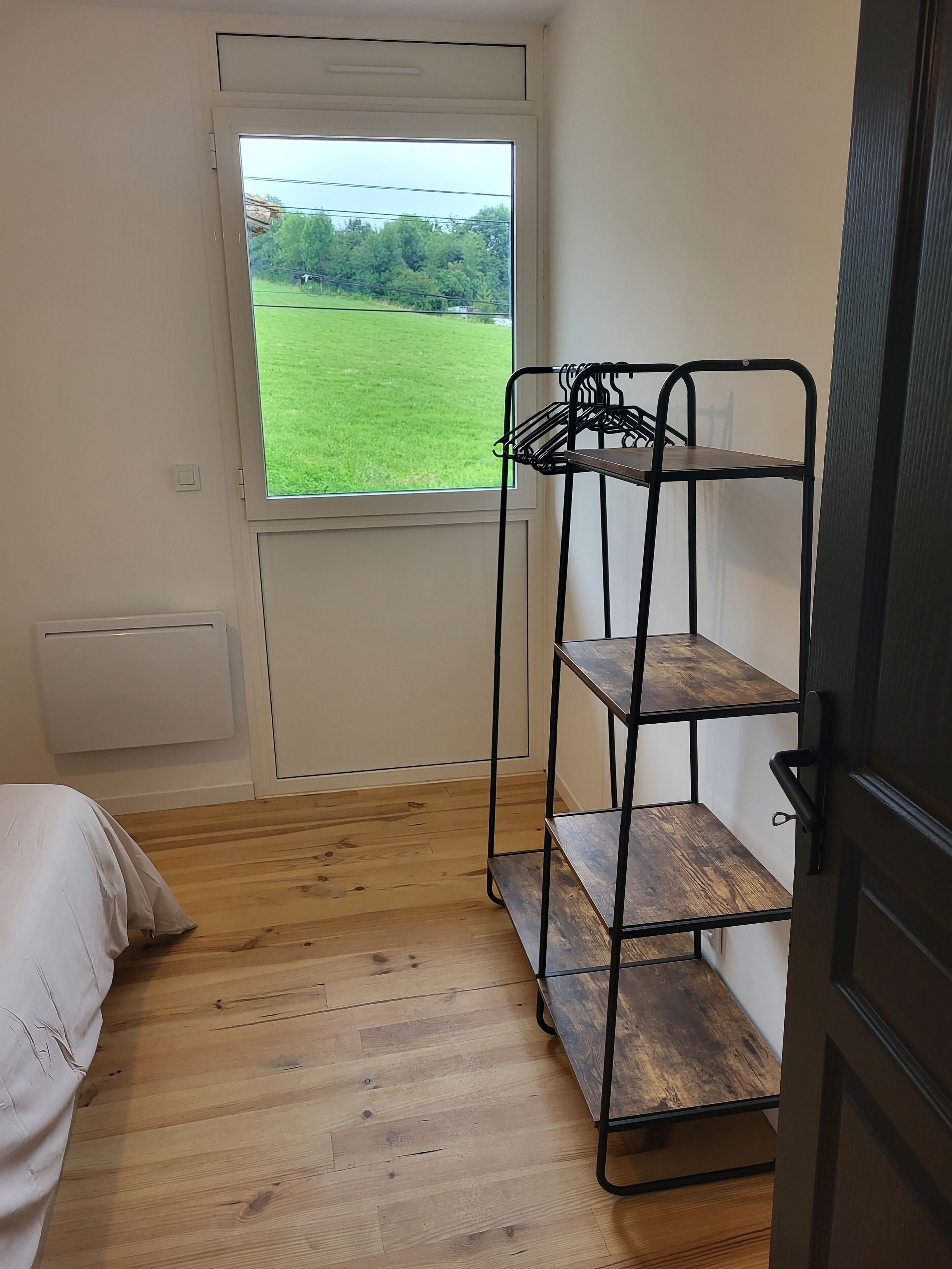 3 bedrooms, iron/ironing board, travel crib, free WiFi