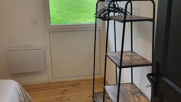 3 bedrooms, iron/ironing board, travel crib, free WiFi