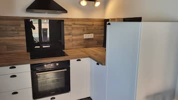 Frigorífic, microones, forn i placa de cuina