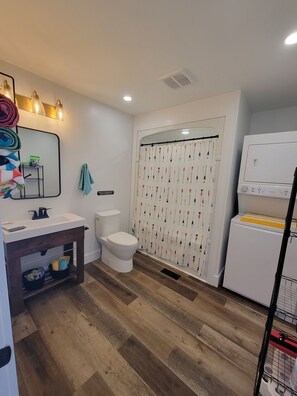 Hair dryer, towels, soap, shampoo - Explore and relax with ocean views in Charlottetown Bonavista Bay Newfoundland!  (Charlottetown)