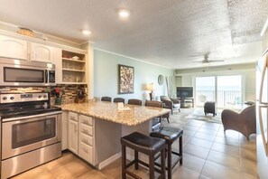 Fridge, microwave, oven, stovetop - Villa Riviera Direct Oceanfront, Private balcony/Beach, Heated Pool (Indialantic)