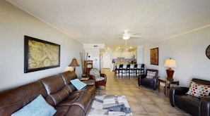 Smart TV, books - Villa Riviera Direct Oceanfront, Private balcony/Beach, Heated Pool (Indialantic)