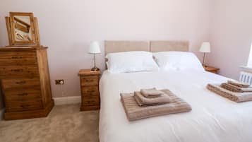 Cottage | 2 bedrooms, individually decorated, individually furnished, free WiFi