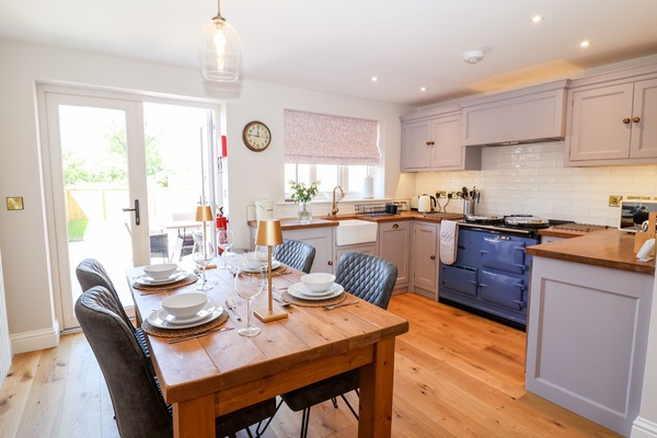 Cottage | Private kitchen | Fridge, dishwasher, electric kettle, toaster