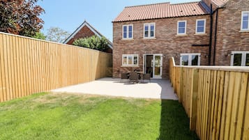 Cottage | Property grounds